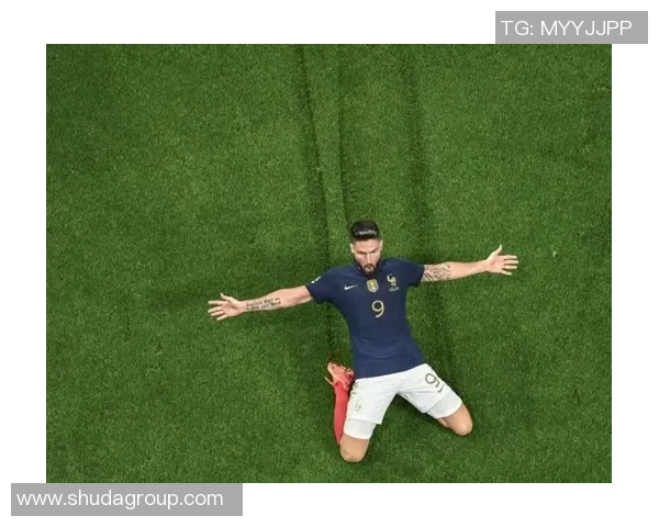 足球球星超长滑跪瞬间引发热议网友纷纷猜测究竟是哪位球员的标志性庆祝动作