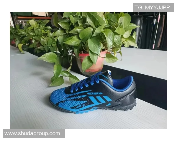 黄喜灿球场表现引关注 解析他穿着的足球鞋技术与设计特点